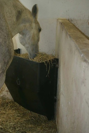 Hooi0003n hooi feeder 200 l kunststof 1